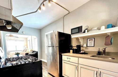 Central City Apartment | This apartment is a 0 bedroom(s), 1 bathrooms, located in Corpus Christi, TX.