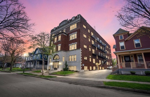 Downtown Rochester Apartment | This apartment is a 2 bedroom(s), 1 bathrooms, located in Rochester, NY.