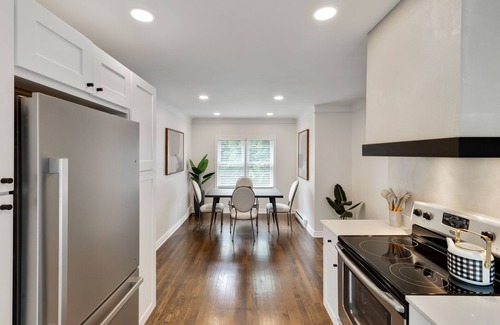 Oak Park Apartment | This apartment is a 4 bedroom(s), 2 bathrooms, located in Oak Park, MI.