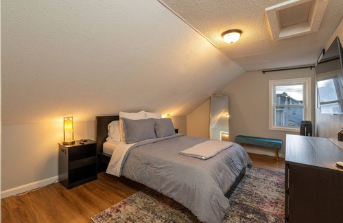 Wanskuck Apartment | This apartment is a 4 bedroom(s), 2 bathrooms, located in Providence, RI.