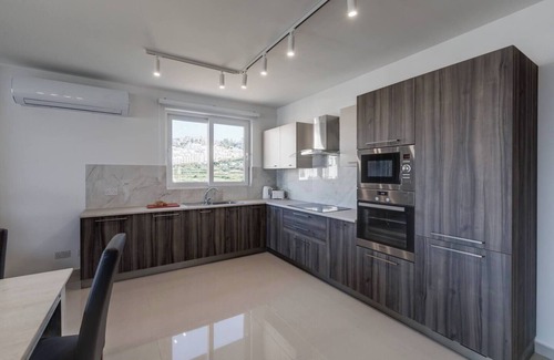 Għadira Apartment | This apartment is a 3 bedroom(s), 4 bathrooms, located in Il-Mellieħa, null.