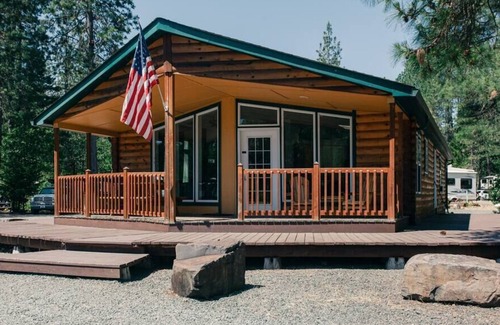 Cave Junction Cabin | This cabin is a 3 bedroom(s), 2 bathrooms, located in O'Brien, OR.