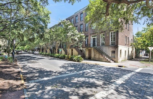 Old West Broad Neighborhood Apartment | This Classical Parlor is located on Chatham Square. It offers a quiet retreat with natural light, floor-to-ceiling windows, and views of the Square.