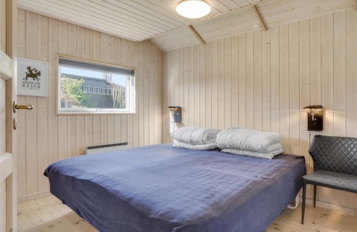 Næs House | This cottage offers ideal conditions for a relaxing vacation with walks on the beach, mountain bike