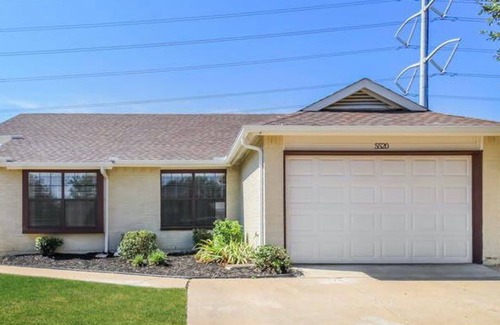 West Arlington House | THIS COZY HOME IS ONE OF A KIND