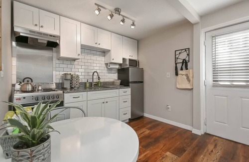 College Park House | This guest house is a 1 bedroom(s), 1 bathrooms, located in Orlando, FL.