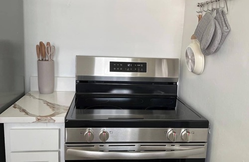 Hillsboro West End House | This house is a 2 bedroom(s), 1 bathrooms, located in Nashville, TN.