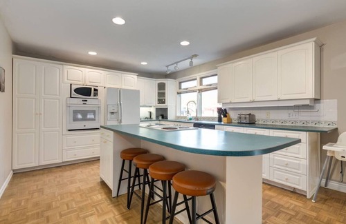 Crescent Heights House | This house is a 3 bedroom(s), 2.5 bathrooms, located in Calgary, AB.