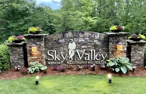 Dillard House | This is it! Your Peaceful and Relaxing Getaway in Sky Valley Golf Resort.