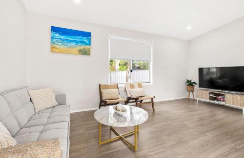Culburra Beach House | This is Livin' - Fire Pit - 3 Mins Walk to Beach