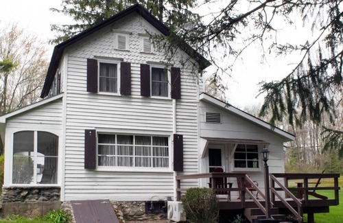 Reeders Cabin | This lovely farmhouse is set back in the woods, just a short walk from the lake