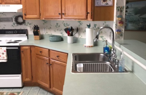 Mount Dora House | This Mt Dora home is ready for you! Fireplace/Front Porch Swing/Internet