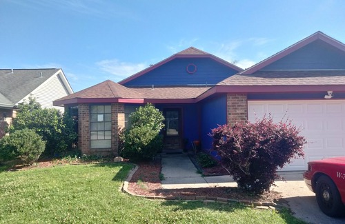 Marrero House | This stylish space has a hometown vibe w/inexpensive transport to downtown NOLA
