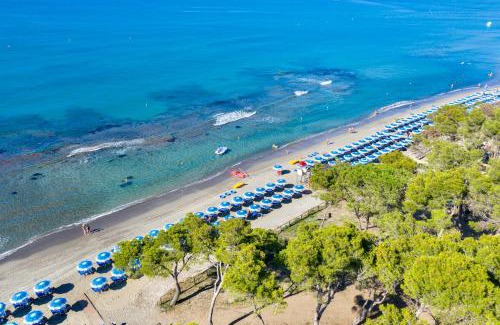 Piombino Apartment | THR-ISA-Appartament plus with mezzanine, 4 beds, air conditioning and private outdoor area in Village with 6 swimming-pools