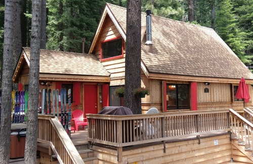 Tahoe City Cabin | Three Bears Cabin: Dog Friendly-Hot Tub-2.5Bed/1BA