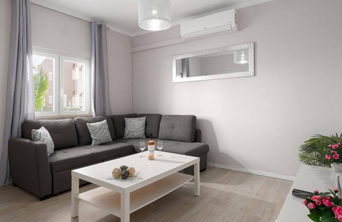 Quarteira Apartment | Three-bed House With Private Patio in Quarteira
