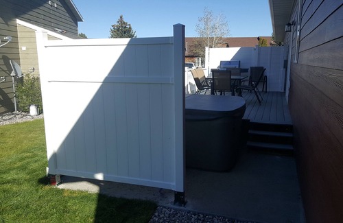 Bozeman Condo | THREE BEDROOM, 2.5 BATH, HOT TUB, GARAGE, W/D, WiFi, CENTRAL AC.