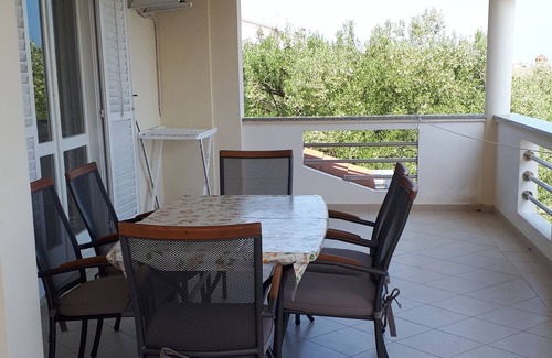 Tkon Apartment | Three bedroom apartment near beach Tkon, Pašman (A-8297-b)