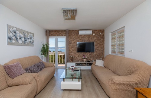 Stanici Apartment | Three bedroom apartment with balcony and sea view Stanići, Omiš (A-11421-a)
