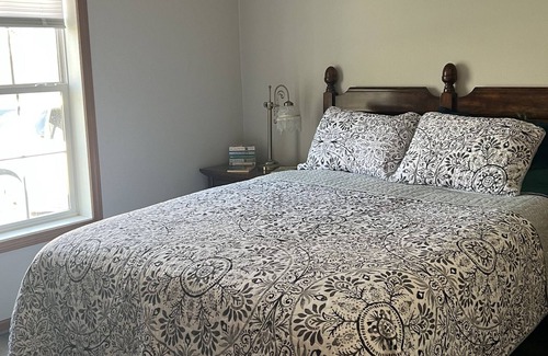 Logansport House | Three bedroom cottage on the Wabash river.
