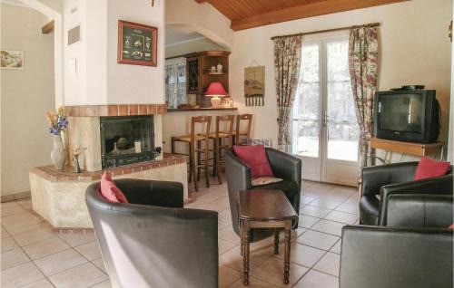La Tranche-sur-Mer House | Three-Bedroom Holiday Home In La Tranche Sur Mer