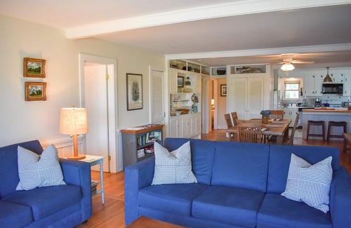 South Dennis House | Three bedroom home sleeping 8 on the water's edge of Swan River