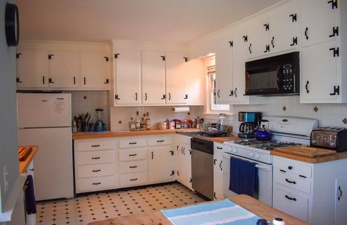 South Dennis House | Three bedroom home sleeping 8 on the water's edge of Swan River