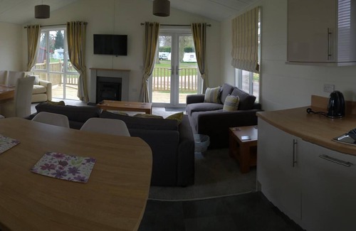 King's Lynn House | Three Bedroom Lodge 2