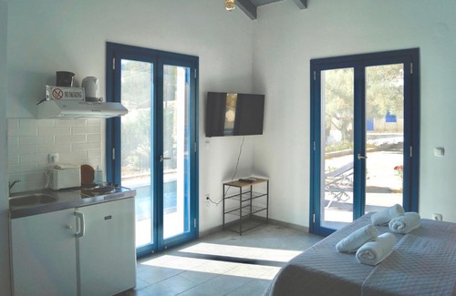 Assos Apartment | Throisma Studios with private Pool & Parking