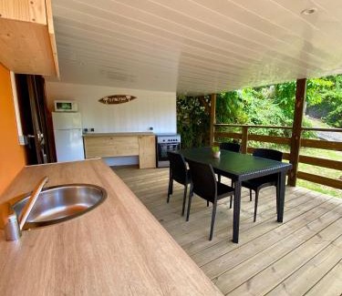 Sainte-Anne Apartment | Ti family nature gite studio location de vacances Guadeloupe - Bas de villa - Piscine partagée