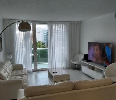 Hollywood South Central Beach Apartment | Tides Apt on Hollywood Beach