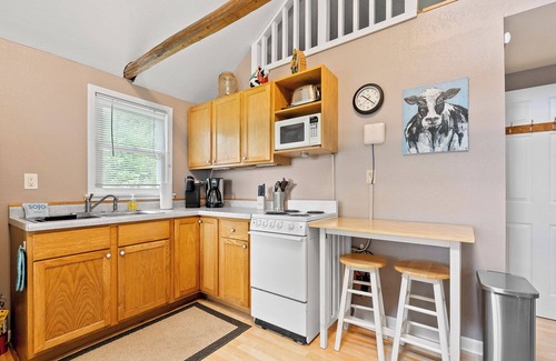 Baileys Harbor Cabin | Tiger Lily Cabin on Kangaroo Lake- Dog Friendly, playground, fire pit