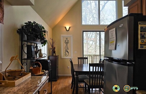 Mount Jackson Ski Chalet | Tiger's Den chalet - quiet mountain comfort!