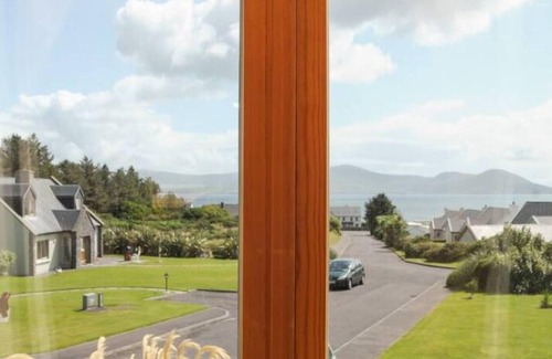 Ballinskelligs Cottage | Tigh Mhic Churtain - Holiday Home in Gorgeous Ballinskelligs