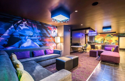 Los Angeles Hotel | Tilt Hotel Universal/Hollywood, an Ascend Collection Hotel