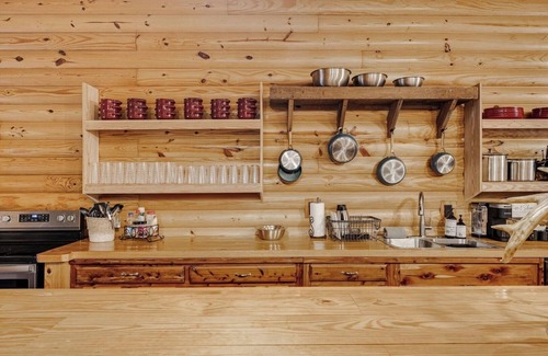Amity Cabin | Timber Lodge Ranch - Grand Bunk