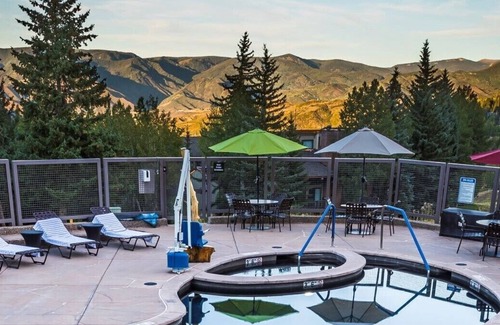 Snowmass Village Condo | 🌲Timberline 303 Studio Loft Standard ~ Hot Tub~Pool~WiFi~Ski-in/out~Local Shuttle🌲
