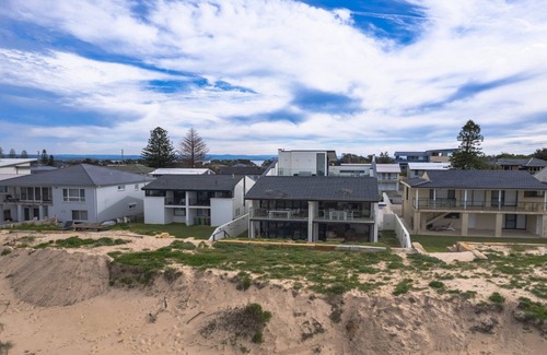 The Entrance North Apartment | Time and Tides - Beachfront, Stunning Ocean Views.