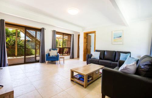 Culburra Beach House | Time and Tide Pet Friendly 1 Min Walk to Beach