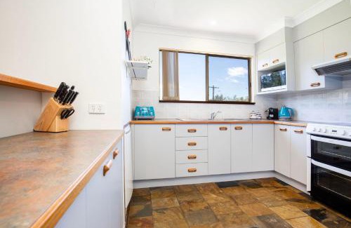 Culburra Beach House | Time and Tide Pet Friendly 1 Min Walk to Beach