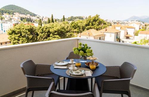 Montovjerna Apartment | Time Off Apartment (a) with balcony