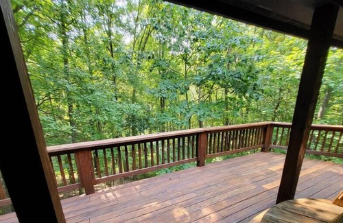 McHenry Cabin | Time Out! Hot Tub! Fire Pit! New Deck, sleeps 10+