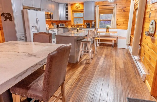 McHenry Cabin | Time Out! Hot Tub! Fire Pit! New Deck, sleeps 10+