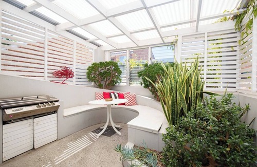 Cooks Hill House | Times Square Terrace Vibrant Charm in Newys Heart