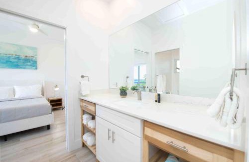 North Side Villa | Timmys Place - Charming Oceanfront Villa with Direct Beach Access and Scenic Views