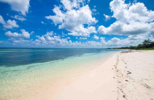 North Side Villa | Timmys Place - Charming Oceanfront Villa with Direct Beach Access and Scenic Views
