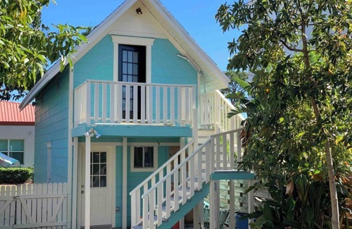 Bradenton House | Tiny Carriage House, 15 mins to AMI, Nr downtown .