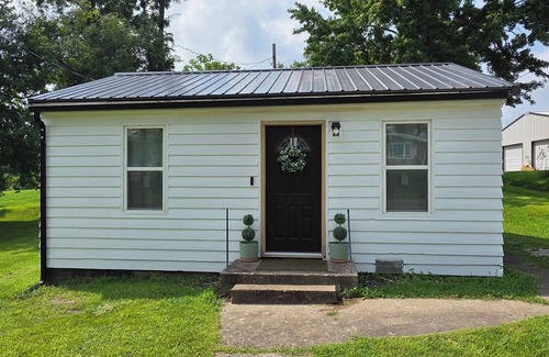 Edina Cottage | Tiny Cozy Cottage in Edina, MO