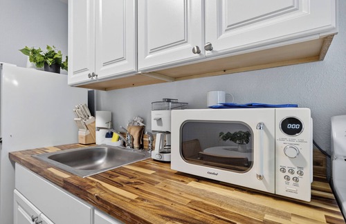 South Pensacola Cottage | Tiny Haven Unwind in Pensacola