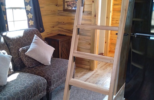 Blanding House | Tiny Home Cabin - Central to National Parks - ATV Trailer Parking Available!